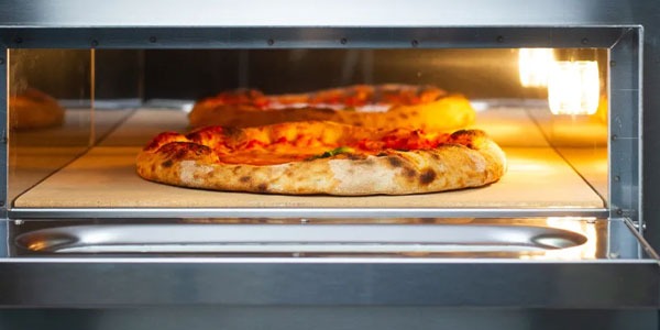 Pietra Refrattaria: L'Alleanza Perfetta per una Pizza Autentica